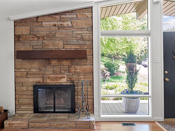 3rd image of 653 Craigwoods Dr