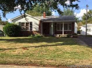 1003 W Rich St, Taylorville, IL 62568