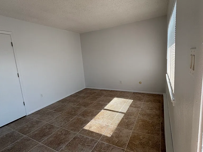 9021 Candelaria Rd NE #A — Photo 11