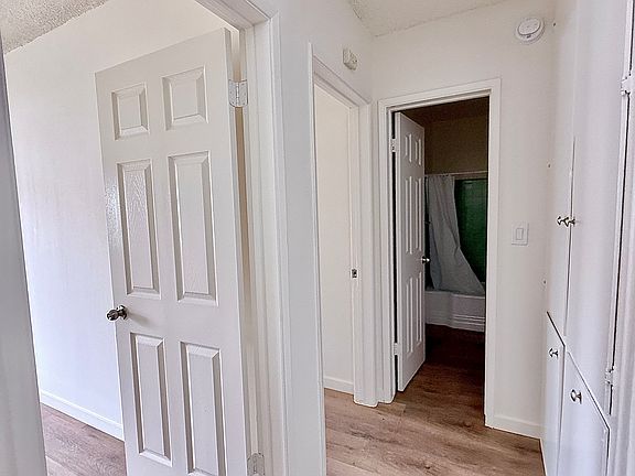 5th image of 15832 Vanowen St APT 1