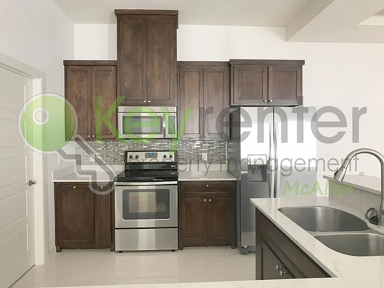 2920 N 51st St — Photo 16