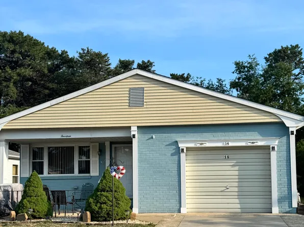 14 Gorginio Drive, Toms River, NJ 08757