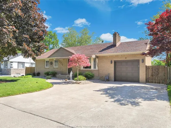 2630 Virginia Park Ave, Windsor, ON N9E 2B4