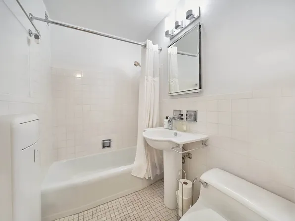 330 East 33rd Street image 8 of 18