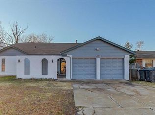 1008 Hargis Ln, Moore, OK 73160