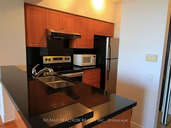 3rd image of 1 Clairtrell Rd Unit 808