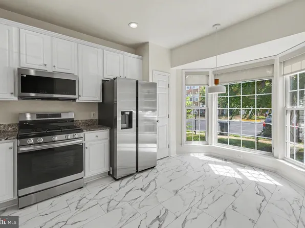 5438 Summer Leaf Ln, Alexandria, VA 22312