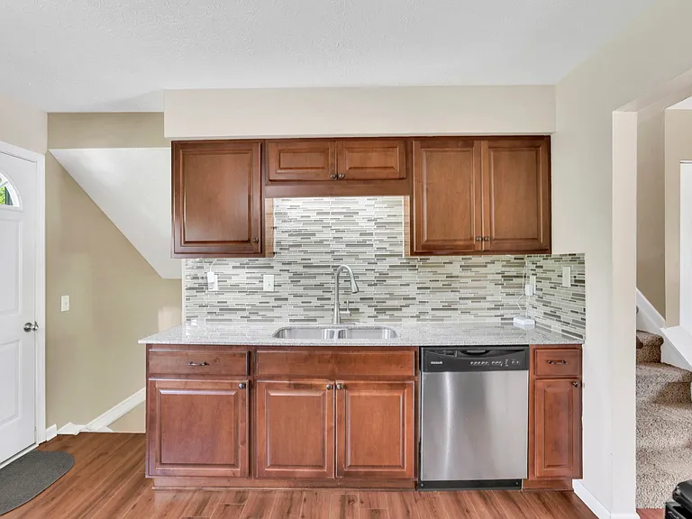 6399 Silverleaf Ave — Photo 9