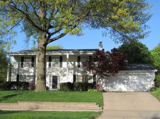 2517 Rocklyn Dr, Urbandale, IA 50322