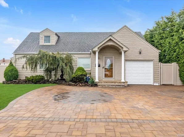 38 W 4th Street, Freeport, NY 11520