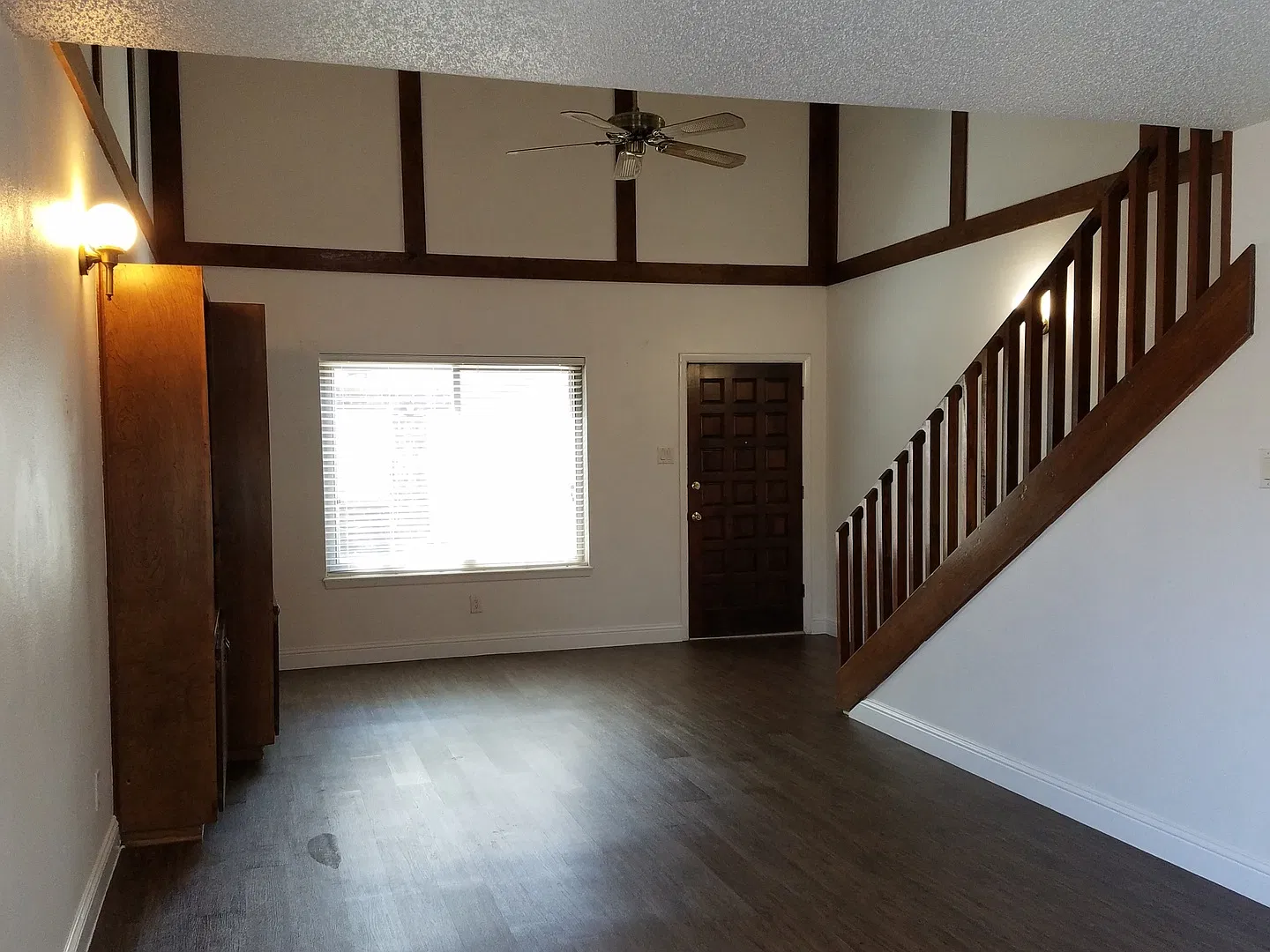 Colonial Park 2 Bedroom Condo — Photo 4