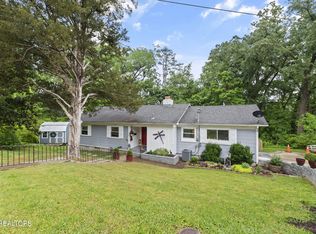 314 E Fernhill Ln, Oak Ridge, TN 37830