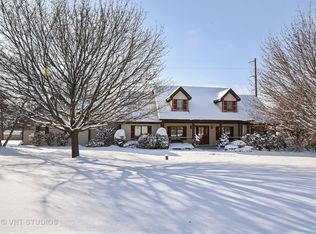 39W389 Hogan Hl, Elgin, IL 60124