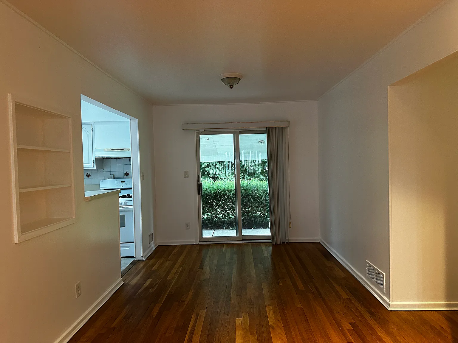 3 bed, 1176 sqft, $4,150 — Photo 4