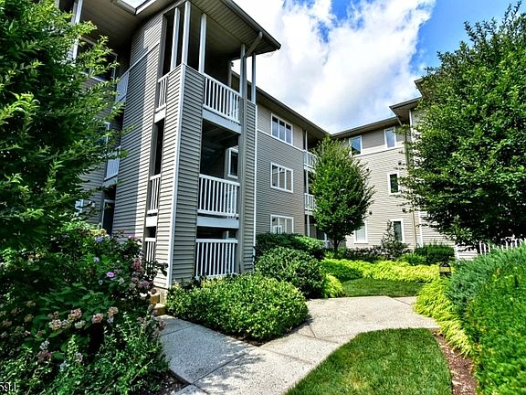 3rd image of 125 Orchard Park #125
