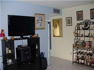 3rd image of 10 Golfs Edge APT G