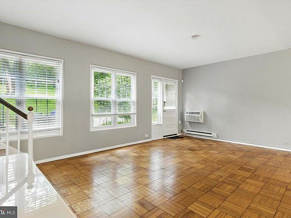 2nd image of 1006 Valley Dr