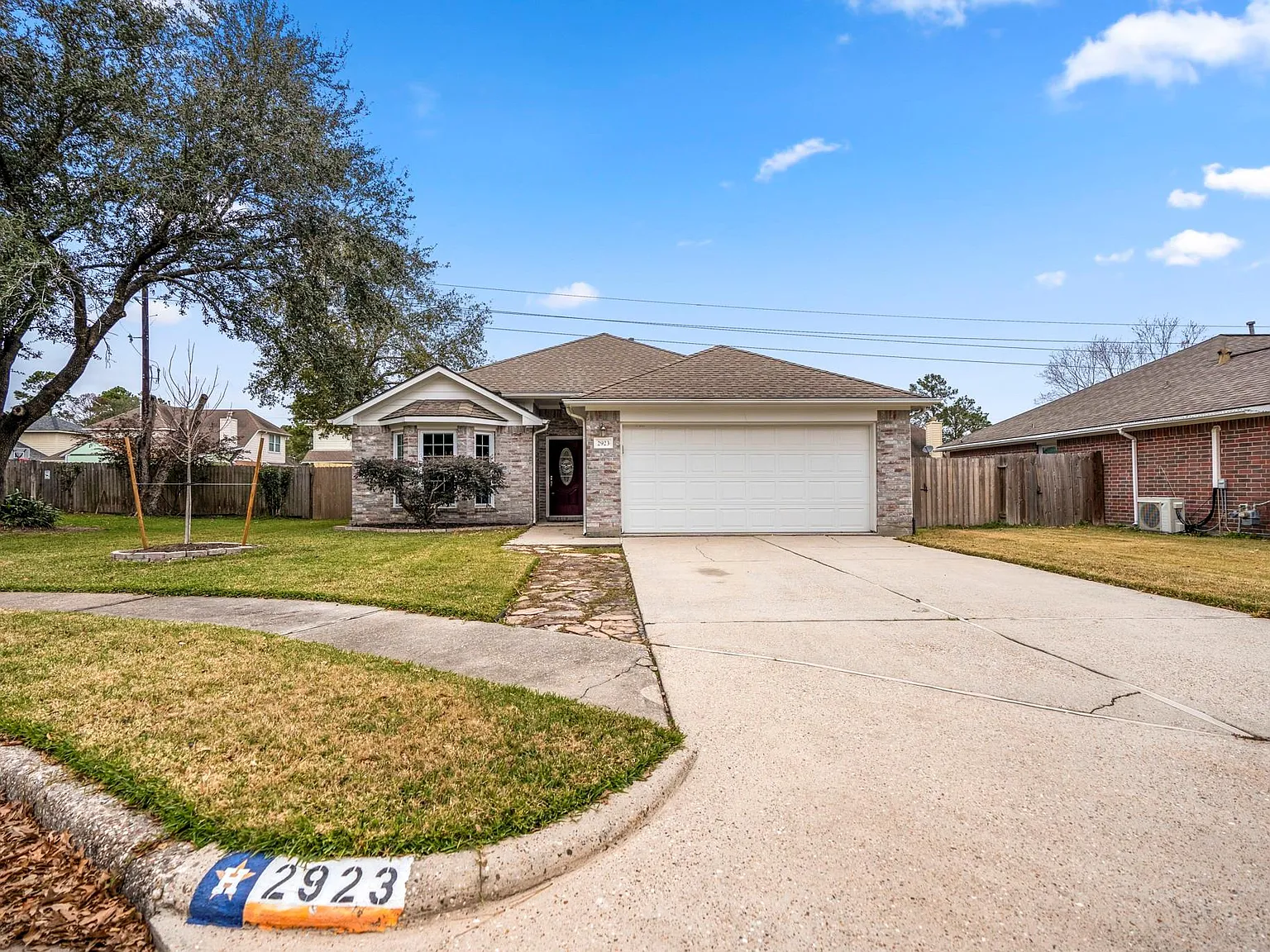 3 bed, 2.0 bath, 1464 sqft, $2,000 — Photo 2