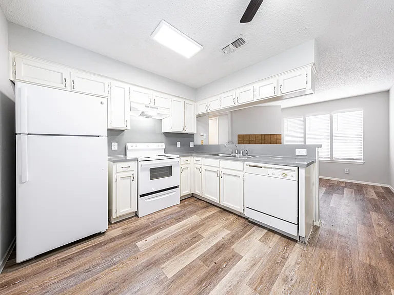 5609 Cougar Dr — Photo 9