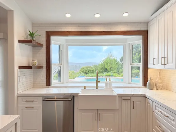 637 Lynwood St, Thousand Oaks, CA 91360