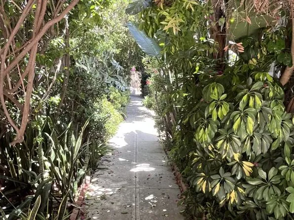 1677 Golden Gate Ave, Los Angeles, CA 90026