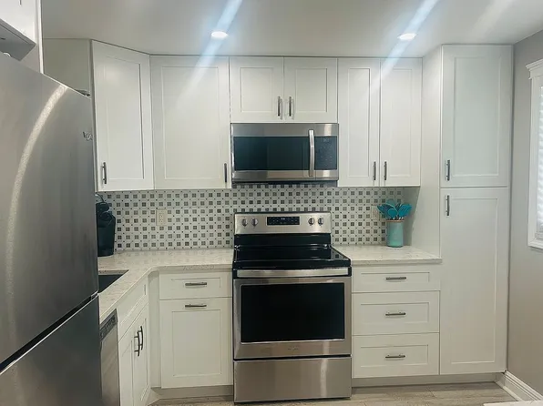 3951 Via Poinciana APT 209, Lake Worth, FL 33467