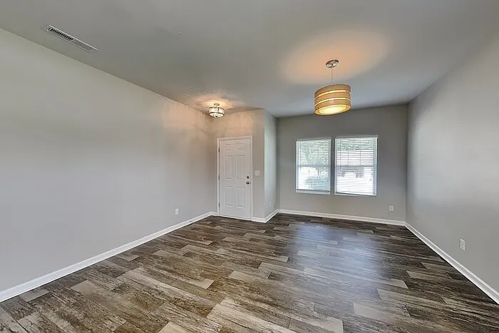 807 Dantzler Ct — Photo 3