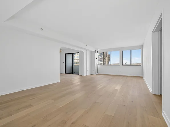 250 Hammond Pond Pkwy APT 905S, Newton, MA 02467