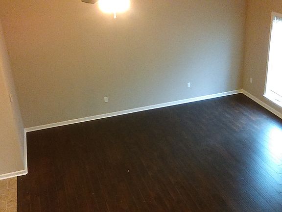 4th image of 701 Mimosa Ct