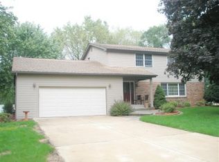 1001 Quinn Dr, Dyer, IN 46311
