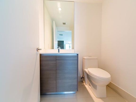 4th image of 460 NE 28th St #16