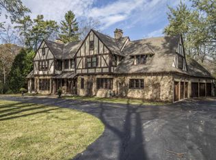 7880 N Club Cir, Fox Pt, WI 53217