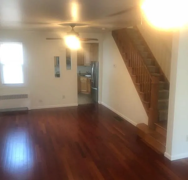 125 Kingsley St — Photo 2