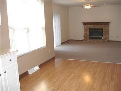 5th image of 333 Oakdale Cir