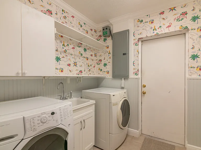 2130 Pinehurst St — Photo 22