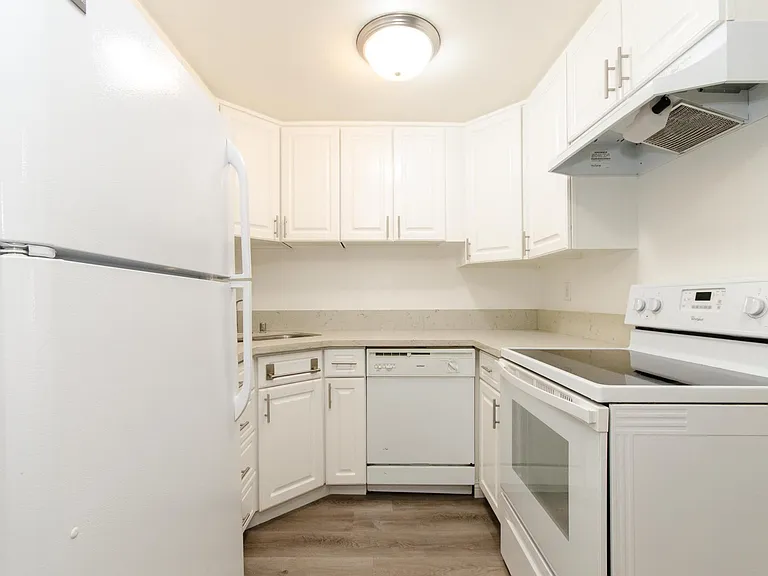 1939 Beloit Ave #103 — Photo 24
