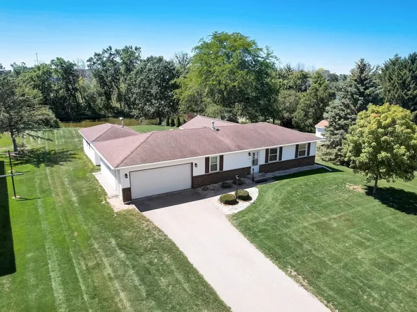 50 N Shore Dr, Belleville, WI 53508