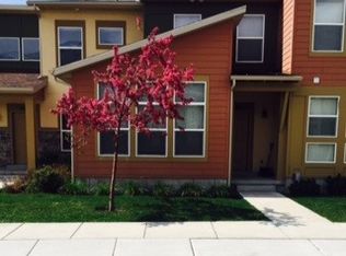 1035 N Stillwater Dr, Farmington, UT 84025