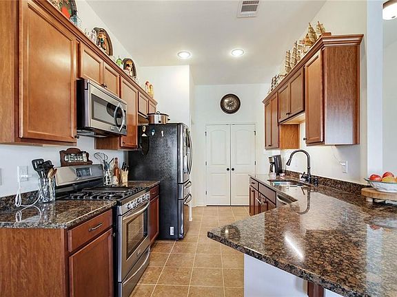 5th image of 220 Long Hill Dr