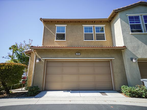 2-CAR GARAGE