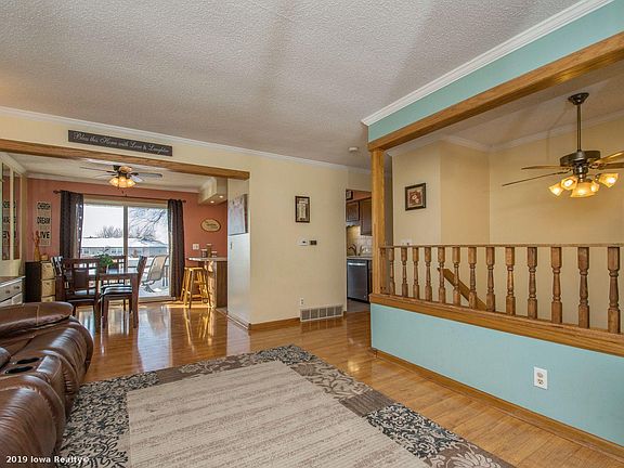 3rd image of 610 Parkview Ln