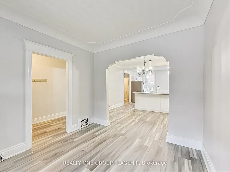 16 Huntley St — Photo 9