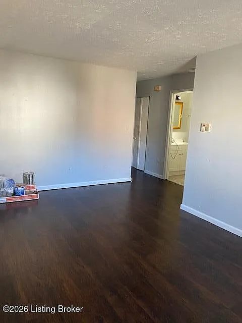 3 bed, 1.0 bath, 984 sqft, $1,350 — Photo 2