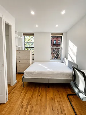Bedroom, photo 1