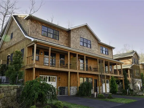 5A Gardenia Dr, Wyoming, RI 02898