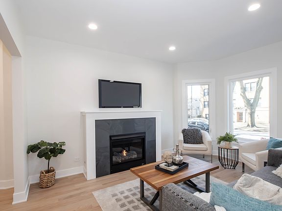 4th image of 6025 N Paulina St