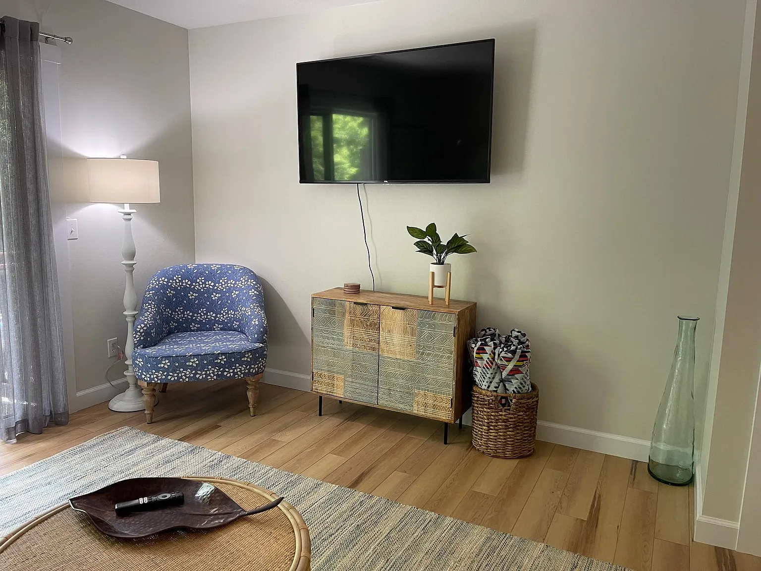 2 bed, 800 sqft, $2,500 — Photo 1