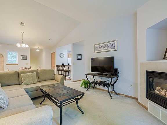 5th image of 424 W Grand Ave APT 6