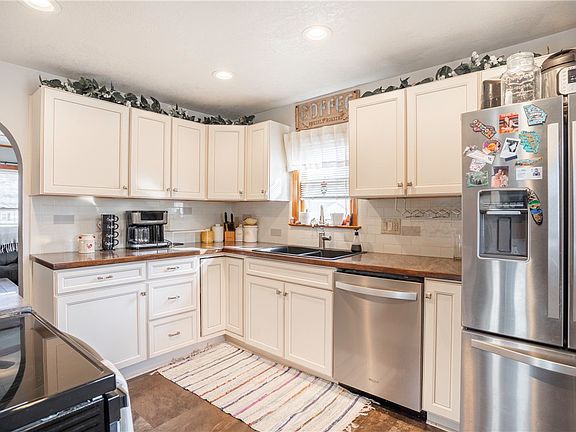 4th image of 410 3rd Street Pl
