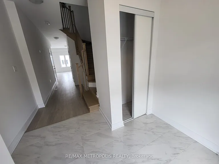 13 Hay Ln — Photo 3